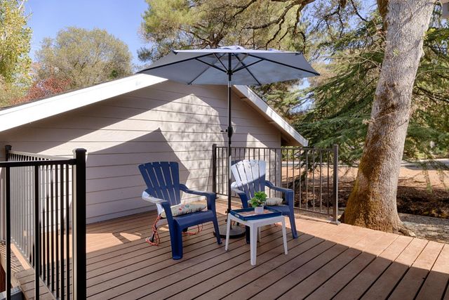 14090 Torrey Pines Dr, Auburn, CA 95602
