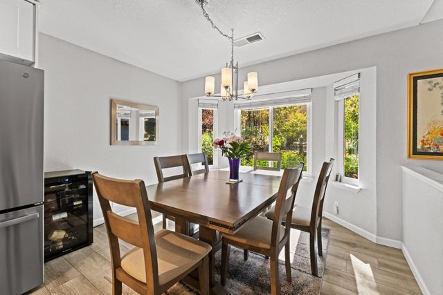 14090 Torrey Pines Dr, Auburn, CA 95602