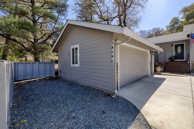 14090 Torrey Pines Dr, Auburn, CA 95602