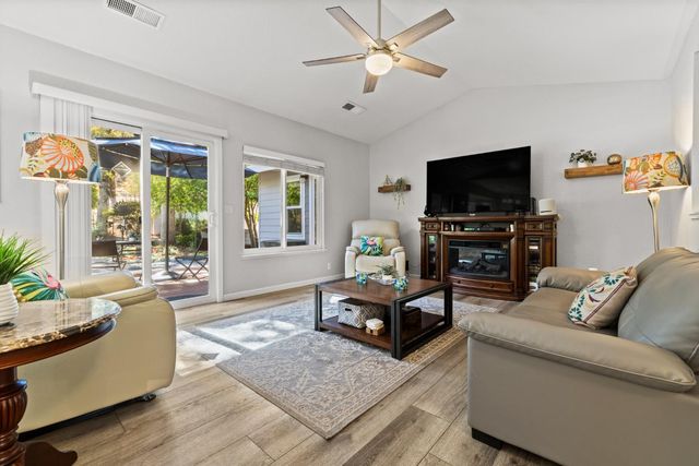 14090 Torrey Pines Dr, Auburn, CA 95602