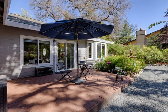 14090 Torrey Pines Dr, Auburn, CA 95602
