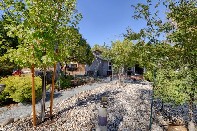 14090 Torrey Pines Dr, Auburn, CA 95602