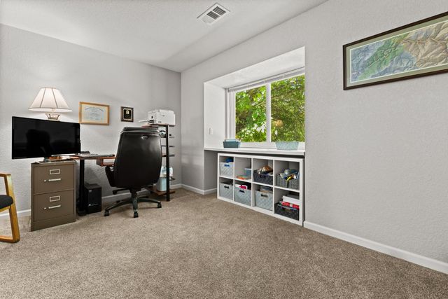 14090 Torrey Pines Dr, Auburn, CA 95602