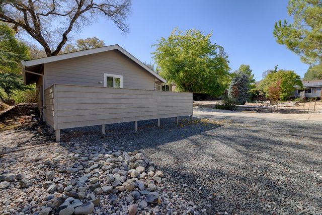 14090 Torrey Pines Dr, Auburn, CA 95602
