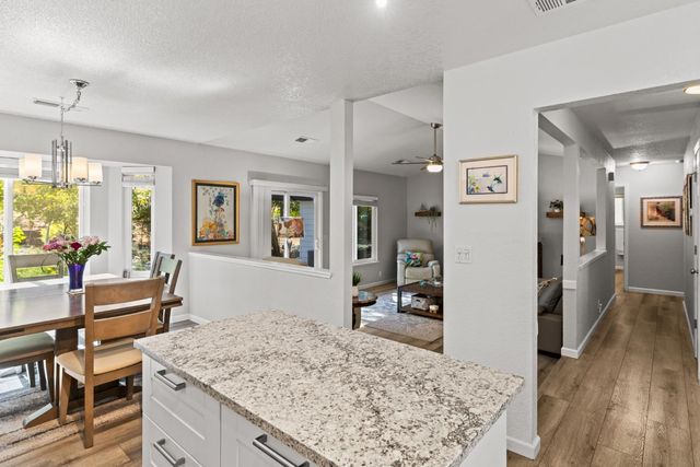 14090 Torrey Pines Dr, Auburn, CA 95602