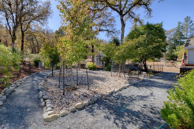 14090 Torrey Pines Dr, Auburn, CA 95602