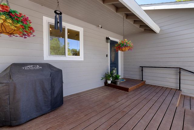 14090 Torrey Pines Dr, Auburn, CA 95602