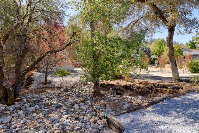 14090 Torrey Pines Dr, Auburn, CA 95602