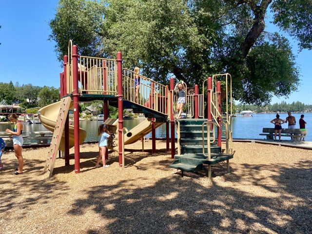 14090 Torrey Pines Dr, Auburn, CA 95602