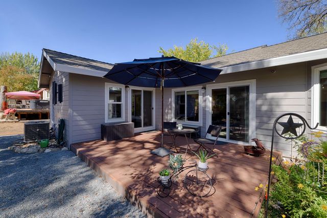 14090 Torrey Pines Dr, Auburn, CA 95602