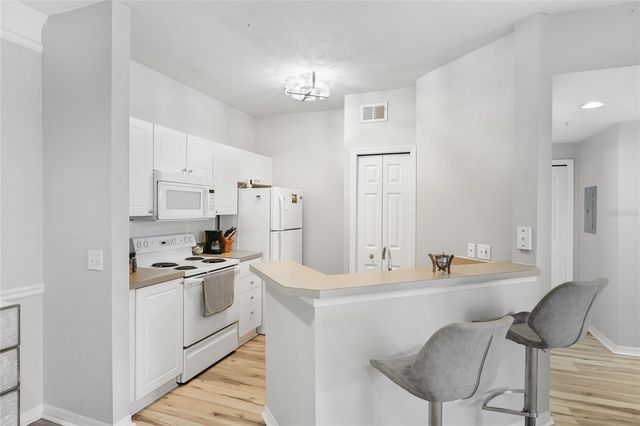 5134 NORTHRIDGE ROAD 208, Sarasota, FL 34238