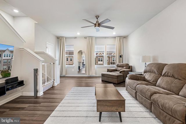 267 SANDY BOTTOM CIR, Ranson, WV 25438