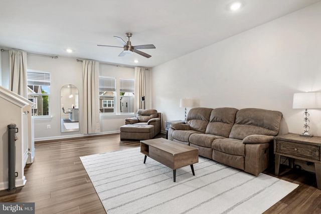 267 SANDY BOTTOM CIR, Ranson, WV 25438