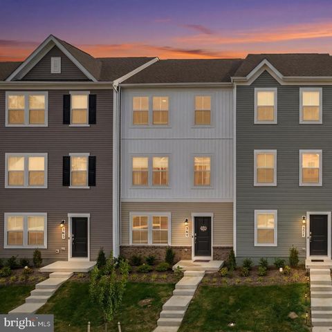 267 SANDY BOTTOM CIR, Ranson, WV 25438