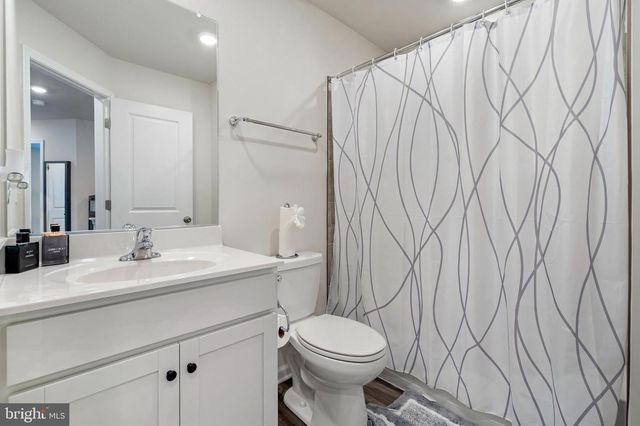 267 SANDY BOTTOM CIR, Ranson, WV 25438