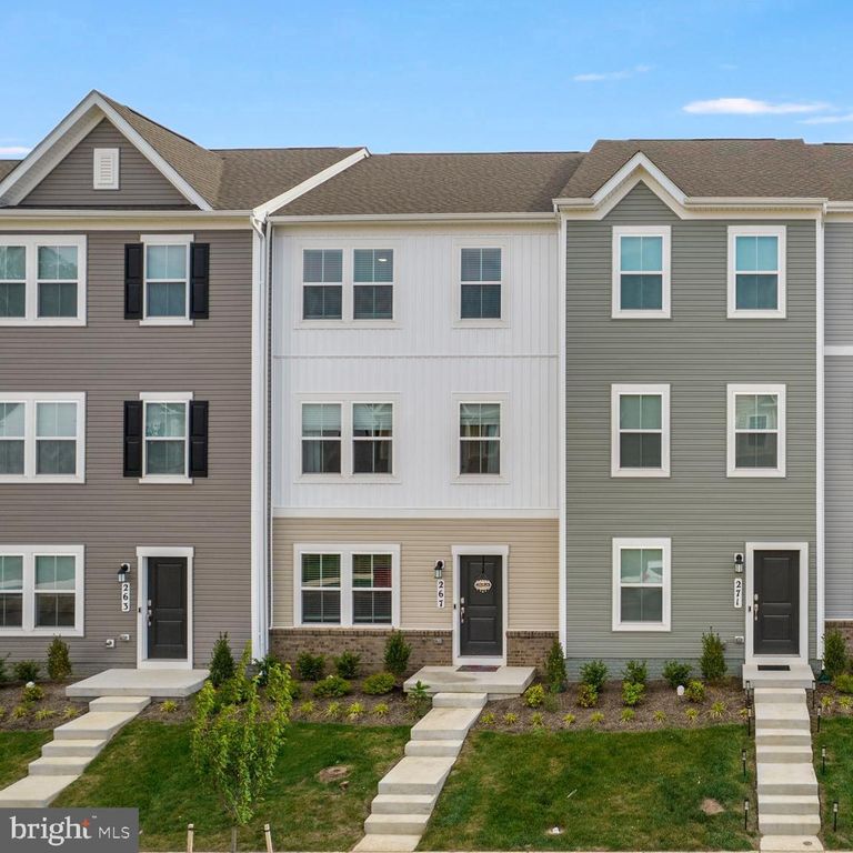 267 SANDY BOTTOM CIR, Ranson, WV 25438