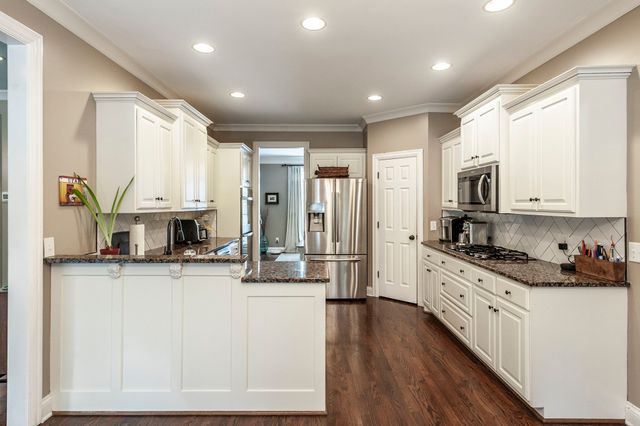 100 Loch Leven Way, Hendersonville, TN 37075