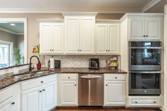 100 Loch Leven Way, Hendersonville, TN 37075