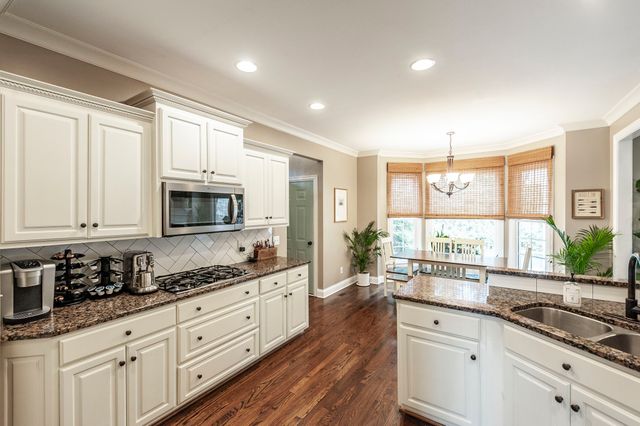 100 Loch Leven Way, Hendersonville, TN 37075