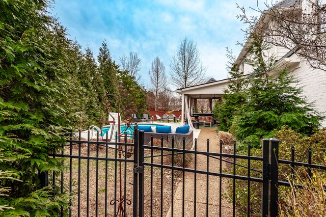 100 Loch Leven Way, Hendersonville, TN 37075