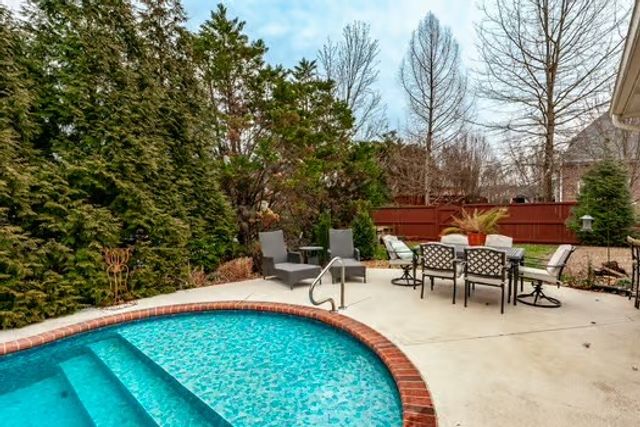 100 Loch Leven Way, Hendersonville, TN 37075