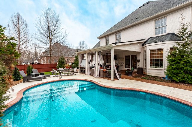 100 Loch Leven Way, Hendersonville, TN 37075