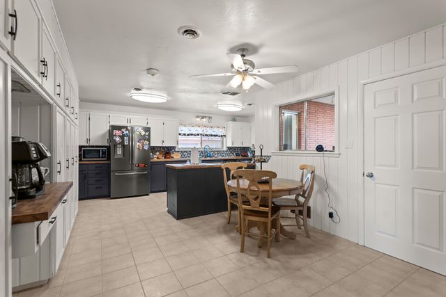 507 Clubview Drive, Levelland, TX 79336