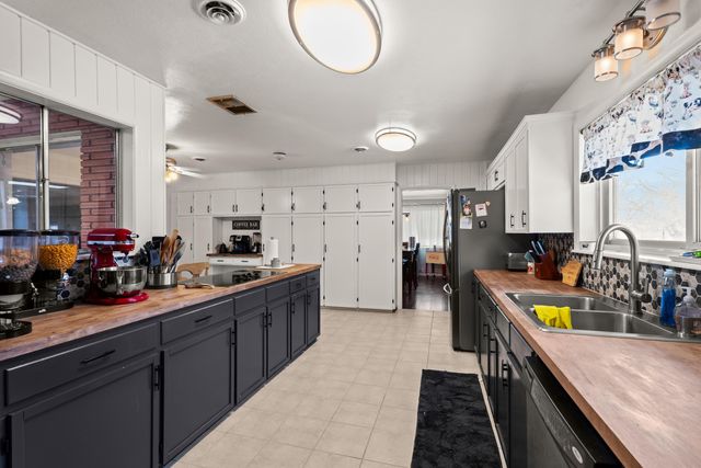 507 Clubview Drive, Levelland, TX 79336