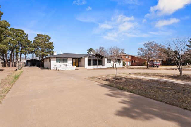 507 Clubview Drive, Levelland, TX 79336