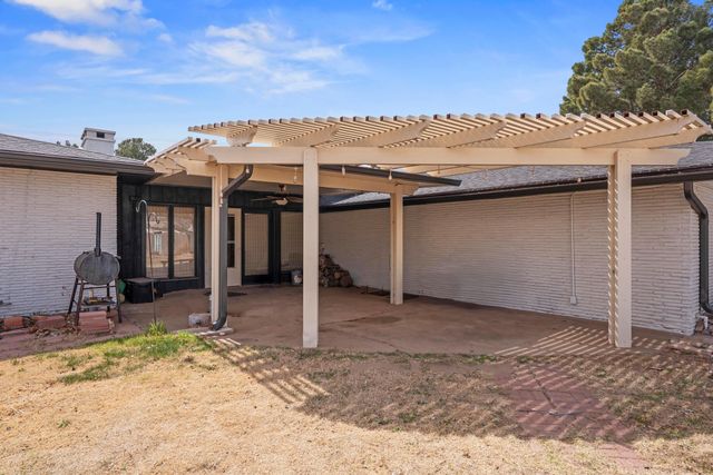 507 Clubview Drive, Levelland, TX 79336