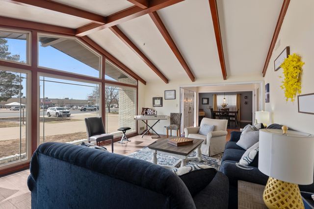 507 Clubview Drive, Levelland, TX 79336