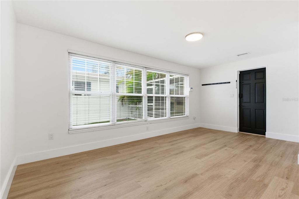 Image 11 of property listing at 327 SUNNY LANE, Belleair, FL 33756