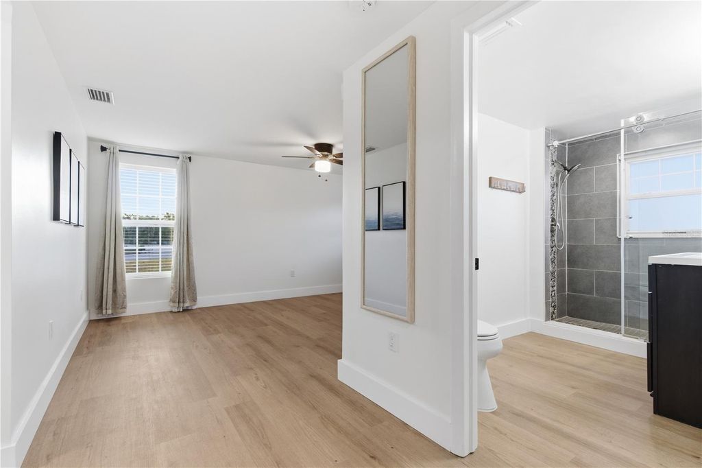 Image 20 of property listing at 327 SUNNY LANE, Belleair, FL 33756