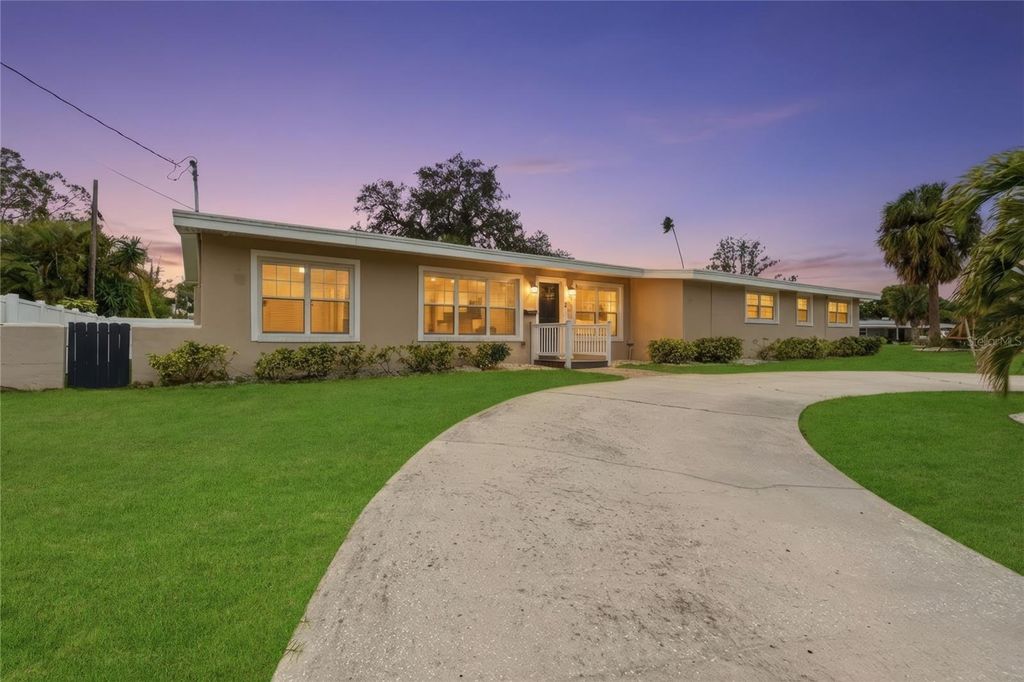 Image 3 of property listing at 327 SUNNY LANE, Belleair, FL 33756