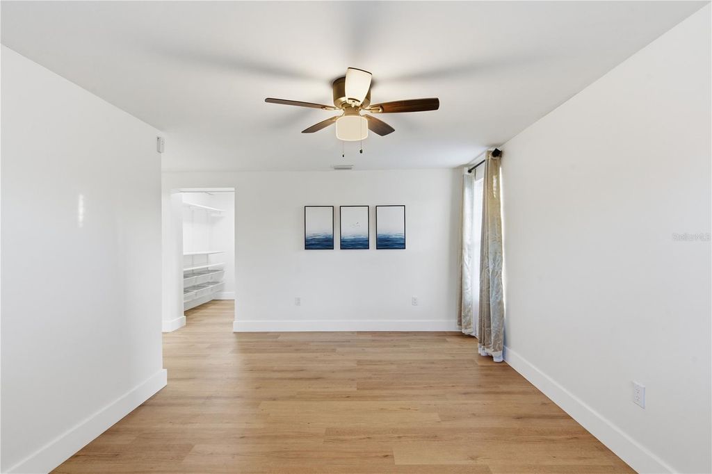 Image 21 of property listing at 327 SUNNY LANE, Belleair, FL 33756