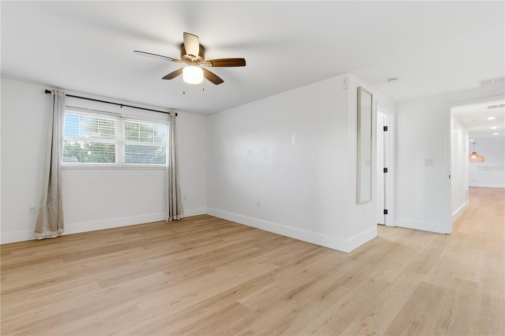 Image 22 of property listing at 327 SUNNY LANE, Belleair, FL 33756