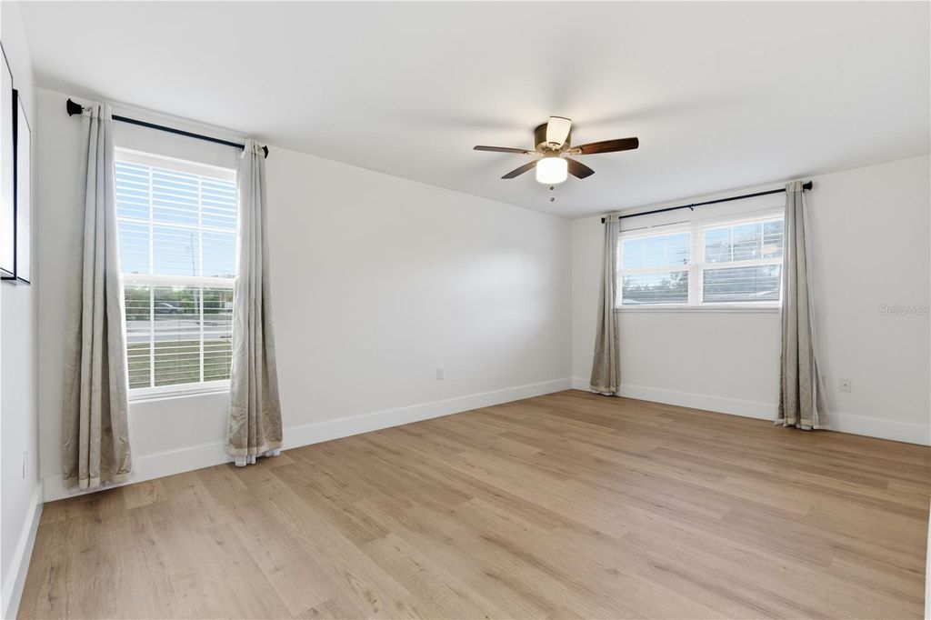 Image 23 of property listing at 327 SUNNY LANE, Belleair, FL 33756