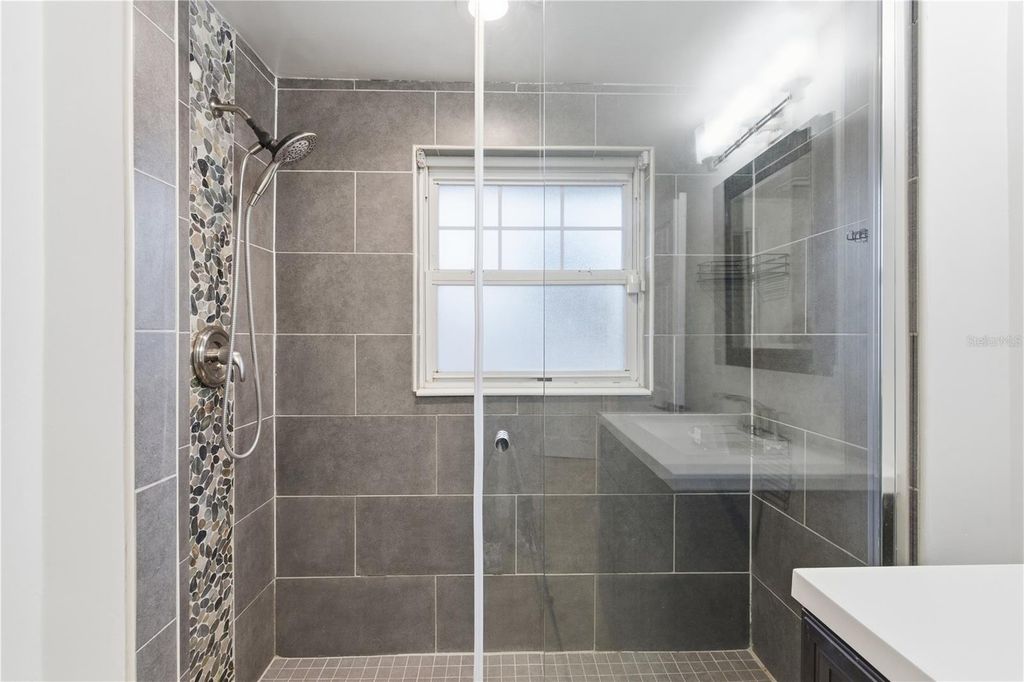 Image 26 of property listing at 327 SUNNY LANE, Belleair, FL 33756