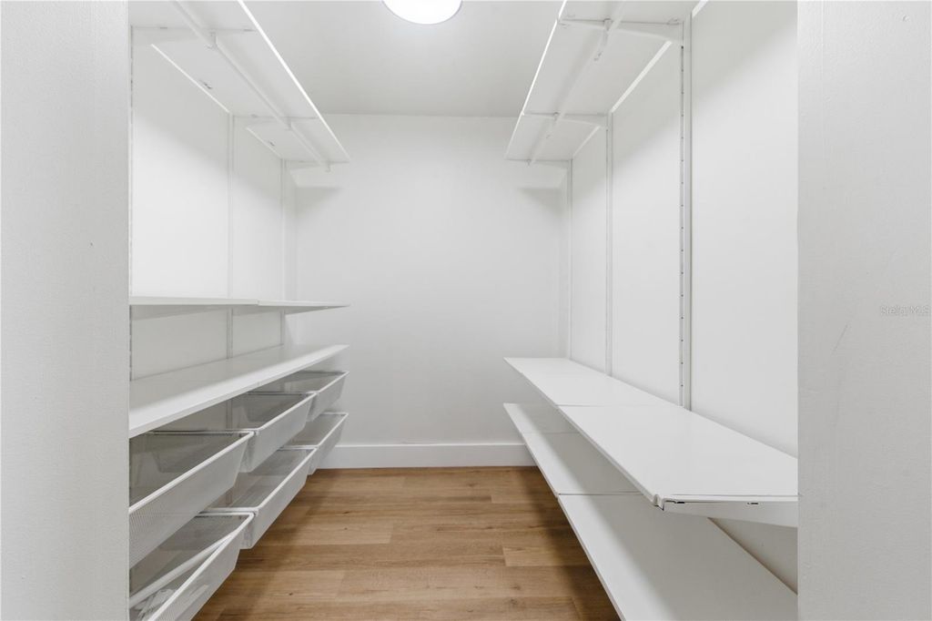 Image 27 of property listing at 327 SUNNY LANE, Belleair, FL 33756