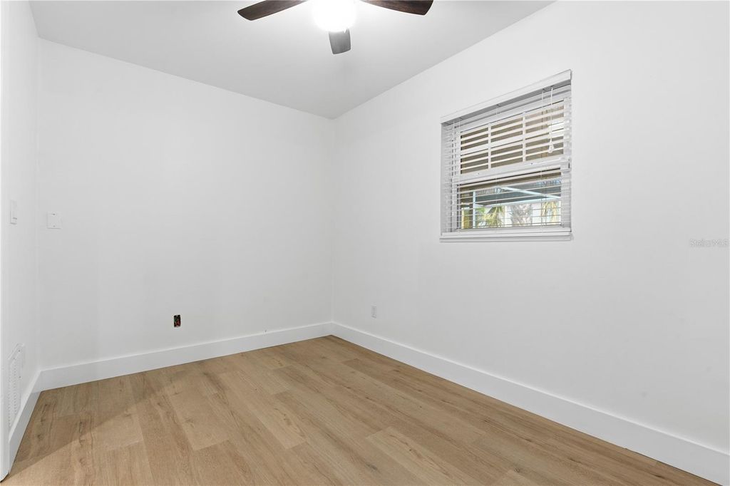 Image 33 of property listing at 327 SUNNY LANE, Belleair, FL 33756