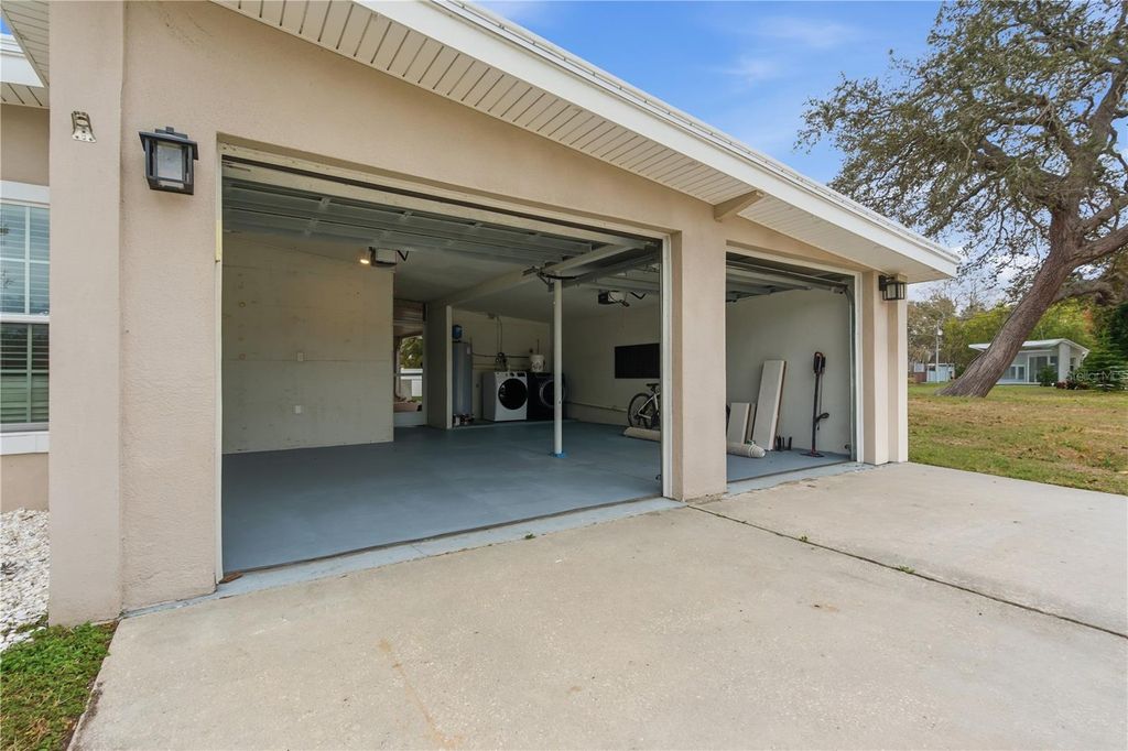 Image 36 of property listing at 327 SUNNY LANE, Belleair, FL 33756