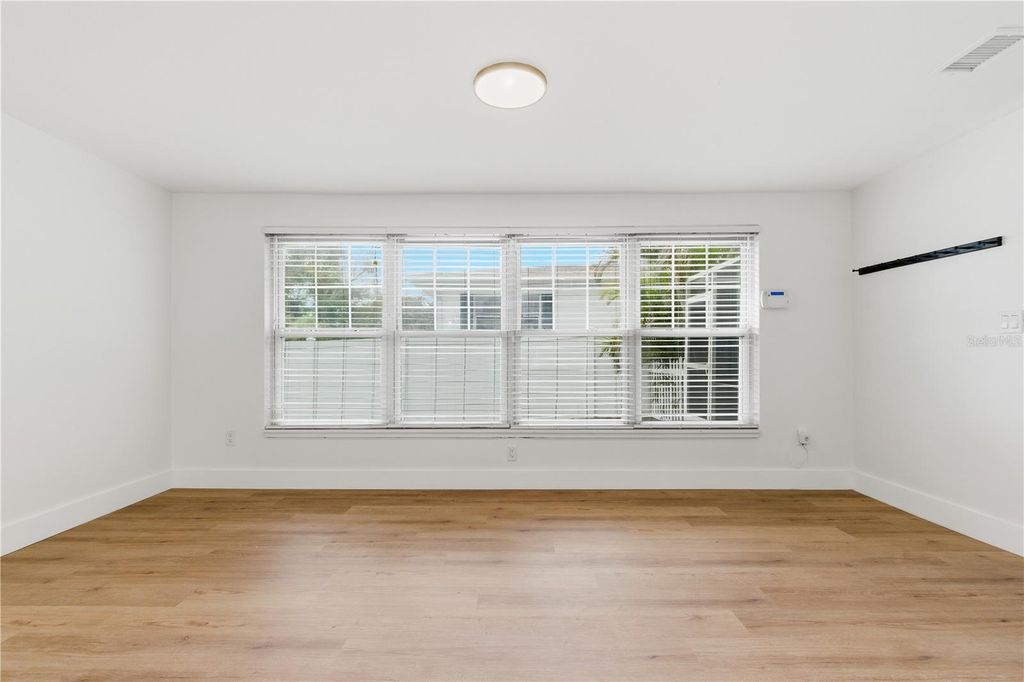 Image 10 of property listing at 327 SUNNY LANE, Belleair, FL 33756