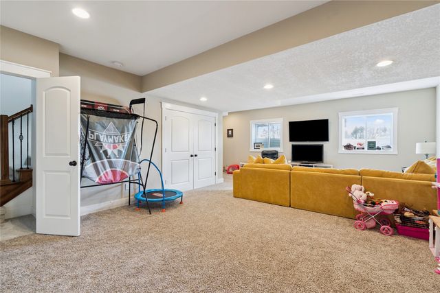 260 SE Dorr Court, Pleasant Hill, IA 50327