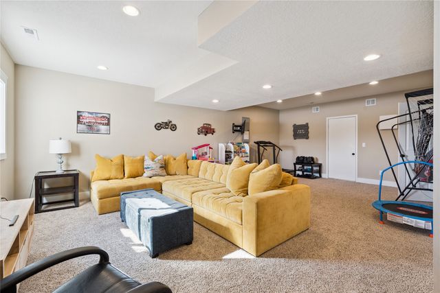 260 SE Dorr Court, Pleasant Hill, IA 50327