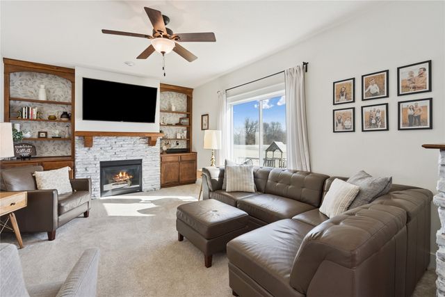 260 SE Dorr Court, Pleasant Hill, IA 50327