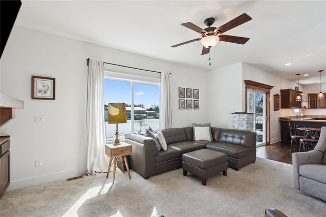 260 SE Dorr Court, Pleasant Hill, IA 50327