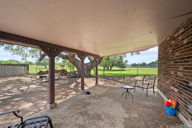 311 Indian Pink, Floresville, TX 78114