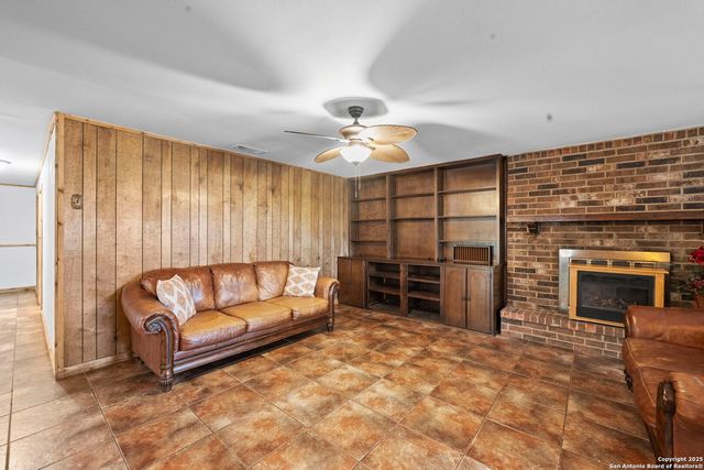 311 Indian Pink, Floresville, TX 78114