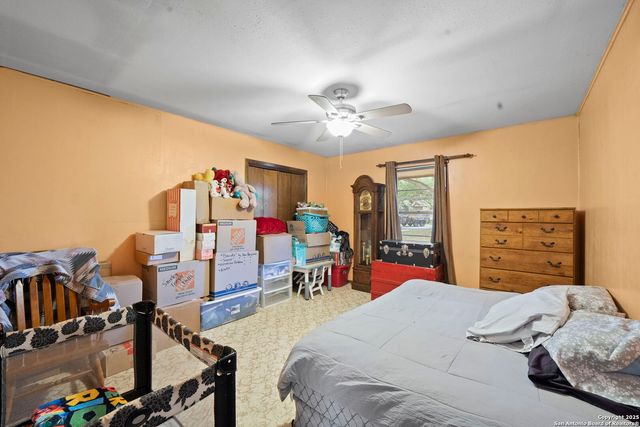 311 Indian Pink, Floresville, TX 78114
