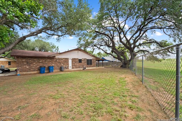 311 Indian Pink, Floresville, TX 78114